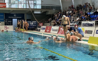 Colet dona instruccions als seus en un temps mort | Pau Vituri